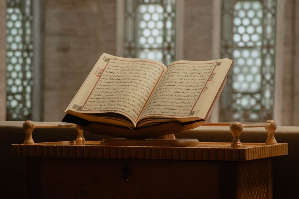 Open Quran pages for online Quran reading lessons with female Hafiza